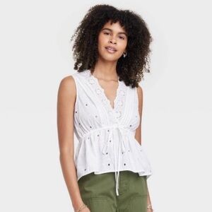 Universal Thread Women’s White Sleeveless V Neck Eyelet Top Size XS